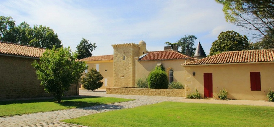 CHATEAU COUTET chateau